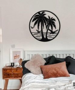 Wandkunst aus Metall am Meer