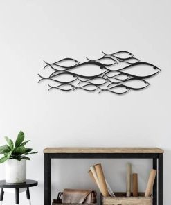 Wandkunst aus Metall mit Fischschwarm