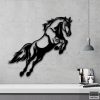 Wandkunst aus Metall mit Pferden