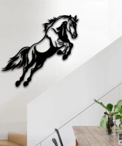 Wandkunst aus Metall mit Pferden