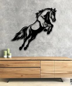 Wandkunst aus Metall mit Pferden